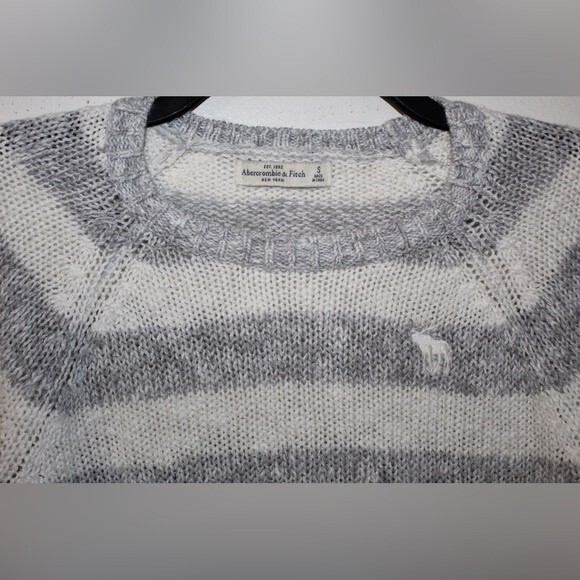 Abercrombie & Fitch New York Gray and White Striped Sweater - Picture 7 of 7